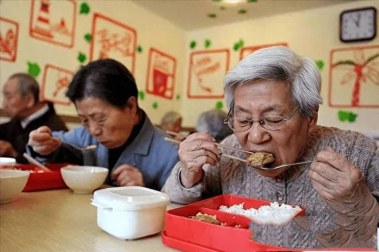 醫(yī)生研究發(fā)現(xiàn)：一旦患上糖尿病，吃飯一定要注意4點(diǎn)，別害了自己