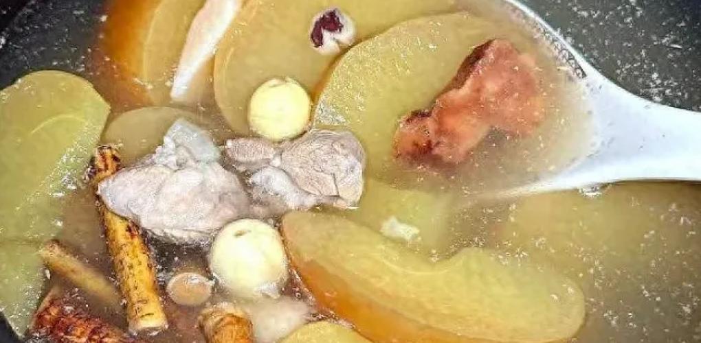 蘋果加它一起煮，效果很大，一排毒、二健脾、三養(yǎng)顏，夏天吃養(yǎng)人