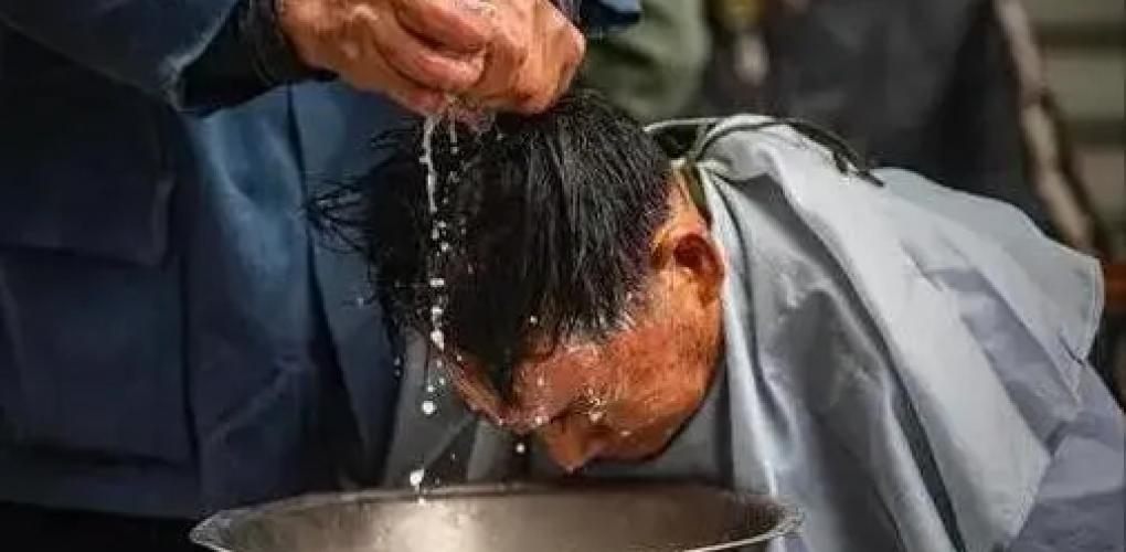 老年人洗頭太多容易中風(fēng)？過了50歲洗頭要特別注意？看了才醒悟