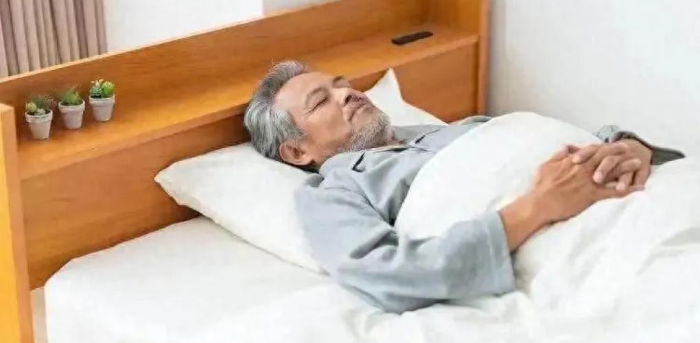 午睡睡出腦梗？醫(yī)生斥責(zé)：無論年齡多大，午睡前“3件事不能做”