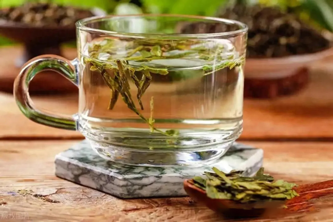 喝綠茶提神沒壞處？多次勸告：長期高頻飲用，4種危害別忽視了