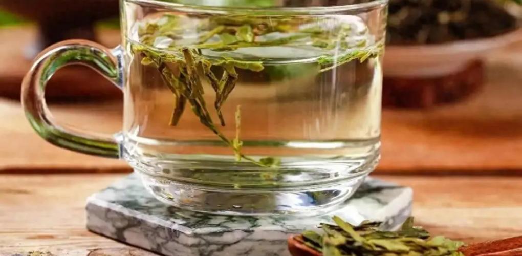 喝綠茶提神沒壞處？多次勸告：長期高頻飲用，4種危害別忽視了