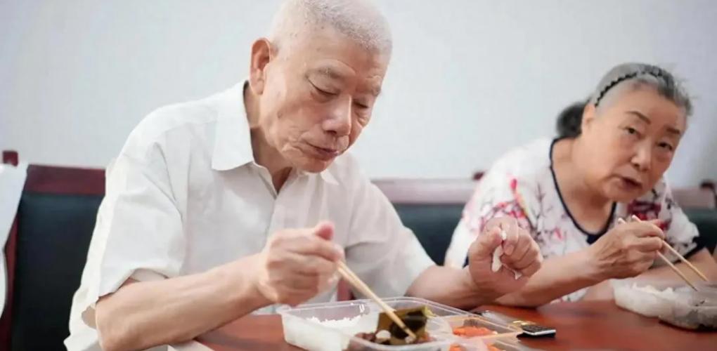 50歲后是疾病“爆發(fā)期”，醫(yī)生再三勸告：4件事做好，防住3種病