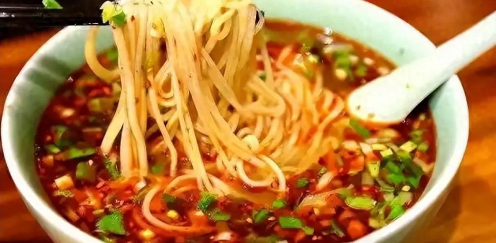 肝不好的人要少吃面條？醫(yī)生坦言：養(yǎng)護肝臟，建議遠離4種食物