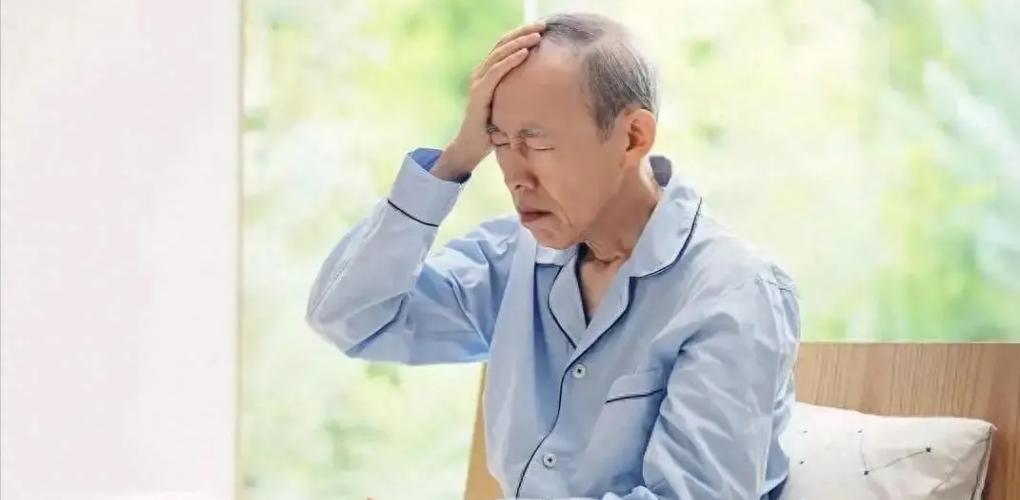 洗澡可能影響壽命！醫(yī)生再三提醒：50歲后，避免洗澡“4種惡習(xí)”