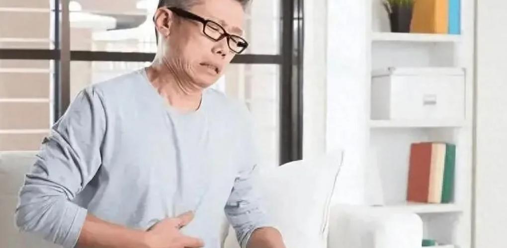 便秘和情緒有關(guān)？醫(yī)生告誡：上了年紀(jì)，情緒一定注意3點，別大意